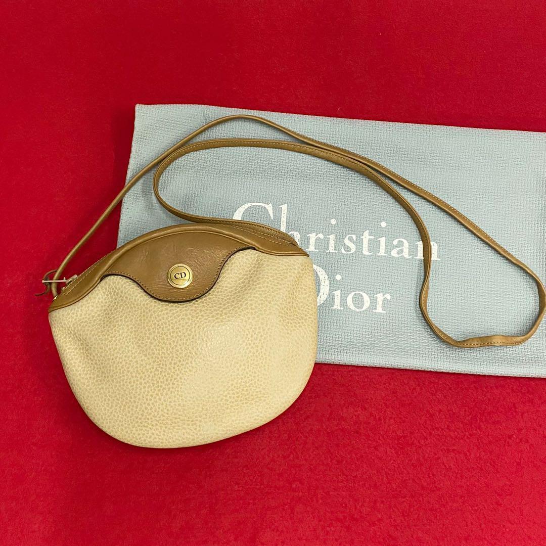 Good condition Christian Dior CD logo leather shoulder bag